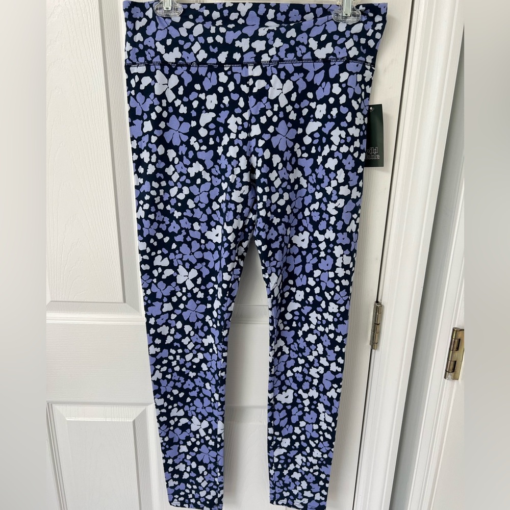 Wild Fable blue/purple floral legging size large